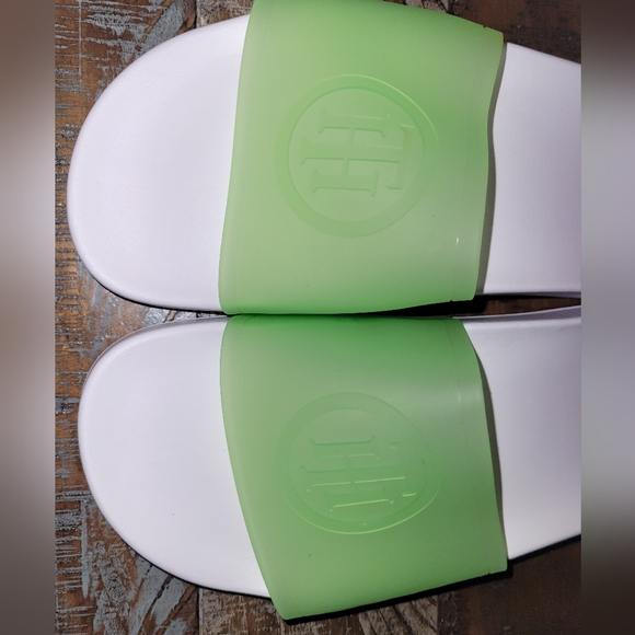 Brand New Men's Size 8/ 9.5 W, White and Lime Grean Tommy Hilfiger Slides - Picture 3 of 5